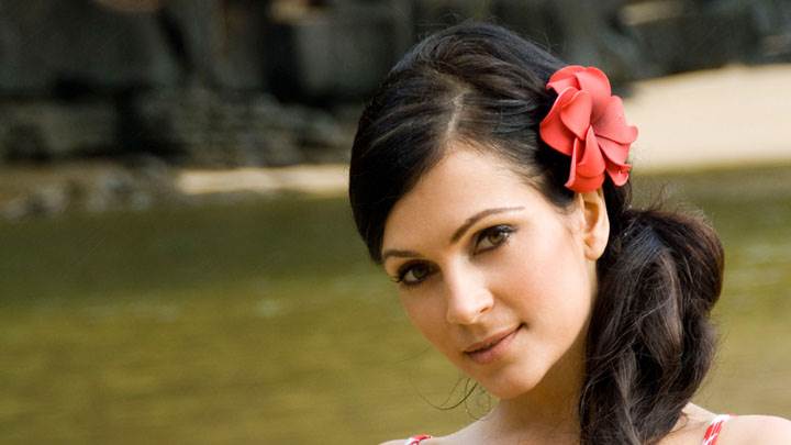 Denise Milani Cute Face And Sweet Smiling Face Photoshoot